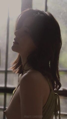 【极品超人气名模】极品海鲜馒头美穴女神『阿朱』2022最新大尺度《幽绿魅影》极品美乳好漂亮