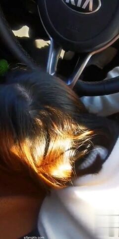 2.和同事小妹妹起出差，在车上给我口交，刺激上头。