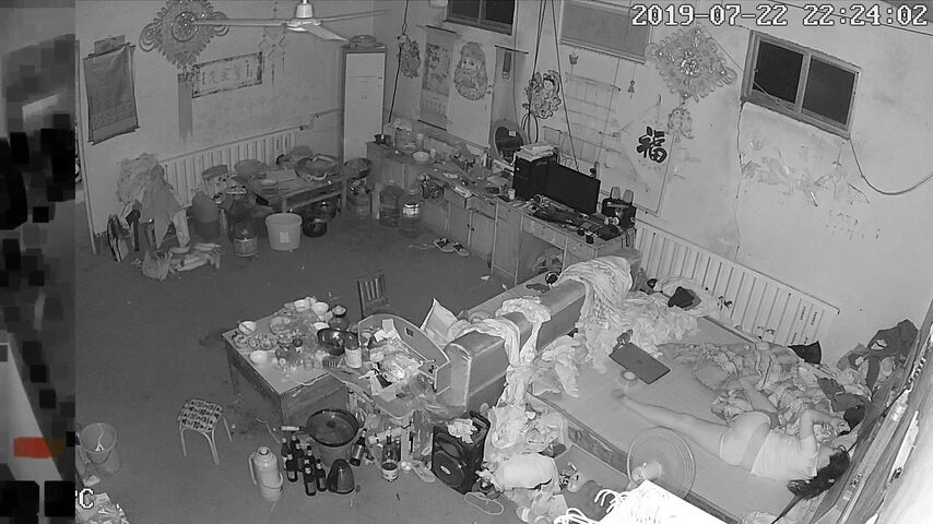 七月新流出破解家庭摄像头年轻妹子估计男朋友在外打工经常一边看视频一边自慰解决生理需要